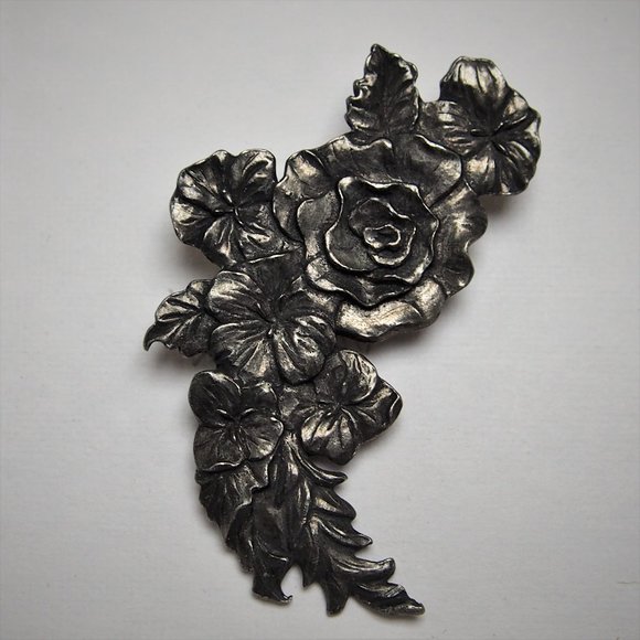 Seagull Pewter Jewelry - 1990 Seagull Pewter Canada Floral Brooch